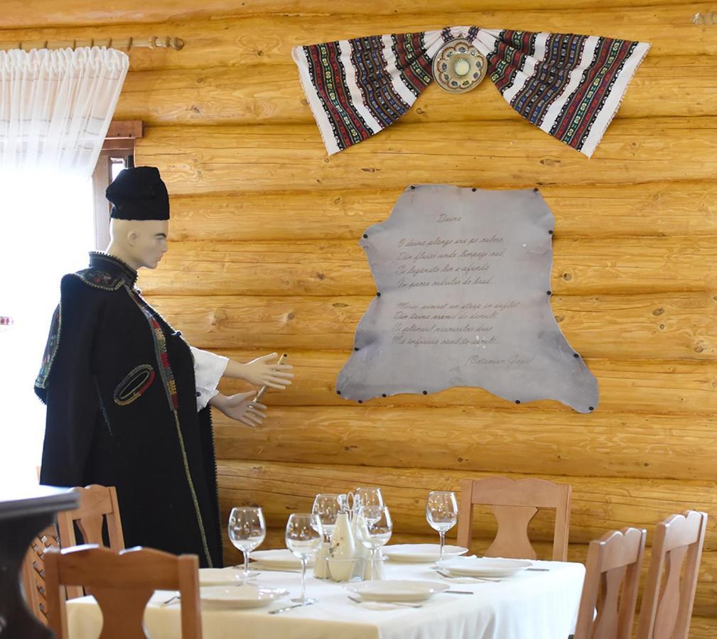 Domeniul Haiducilor Bucovina Villa Suceava Esterno foto